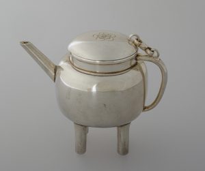 盉（か）形ボンボニエール