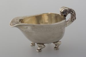 匜（い）形雷文繋ボンボニエール