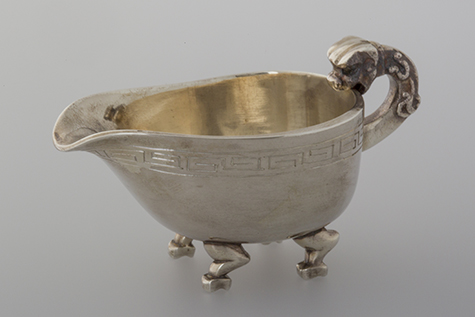 匜（い）形雷文繋ボンボニエール