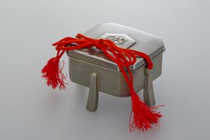 脚付箱形ボンボニエール