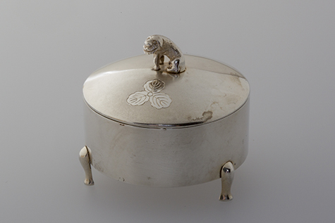 カイチ鈕付蓋物形ボンボニエール