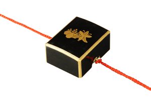 手箱形桐三ツ葉藤紋蒔絵ボンボニエール