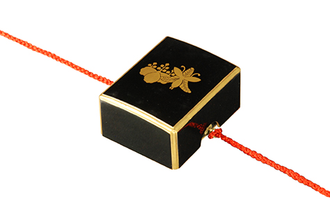 手箱形桐三ツ葉藤紋蒔絵ボンボニエール