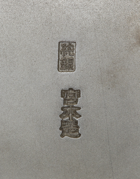 〔刻印〕脚付箱形梅に鶯文ボンボニエール