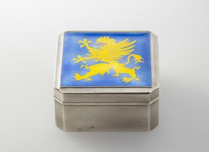 七宝隅切箱形ボンボニエール