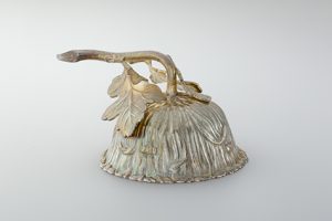 菊折枝形火消し