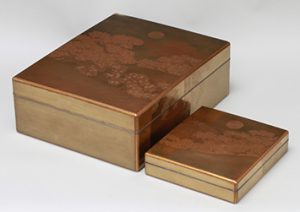 菊花紋吉野山蒔絵料紙硯箱