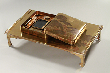 菊花紋松楓蒔絵文台硯箱