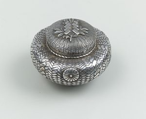 銀製入目籠形ボンボニエール