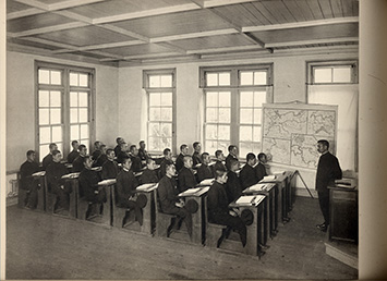 西洋歴史授業（高等学科一部第二年級）