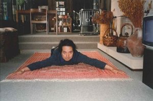 軽井沢別荘でくつろぐ辻邦生