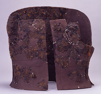 等々力御嶽山古墳出土　三角板鋲留短甲