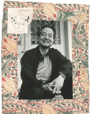 辻邦生・学習院大学史料館の玄関前　にて